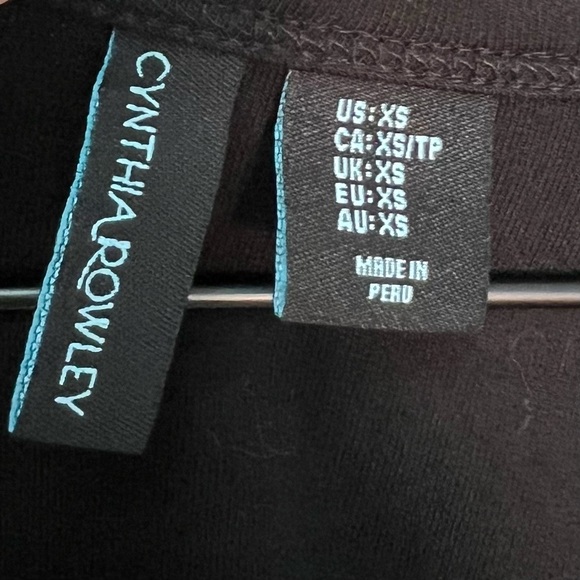 Cynthia Rowley V Neck 3/4 Sleeve Black Top - Picture 5 of 5